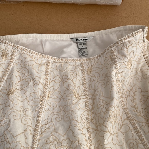 Nygard White/Cream Embroidered Skirt. Size 16 - Picture 13 of 14